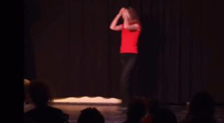 Sie wollte Harmonie. Er bekam einen Nervenzusammenbruch im Lotussitz.
„WIE soll ich mich bei Yoga entspannen?! Wenn der größte Beziehungstest nicht die Indien-Reisen ist, sondern dein innerer Frieden, der von einem herabschauenden Hund bedroht wird😅 #rollenrauschfreiburg🌟✨ #improfreiburg #rollenrauschfreiburg #rollenrausch #improvisationsteater #improcomedy #theatersport